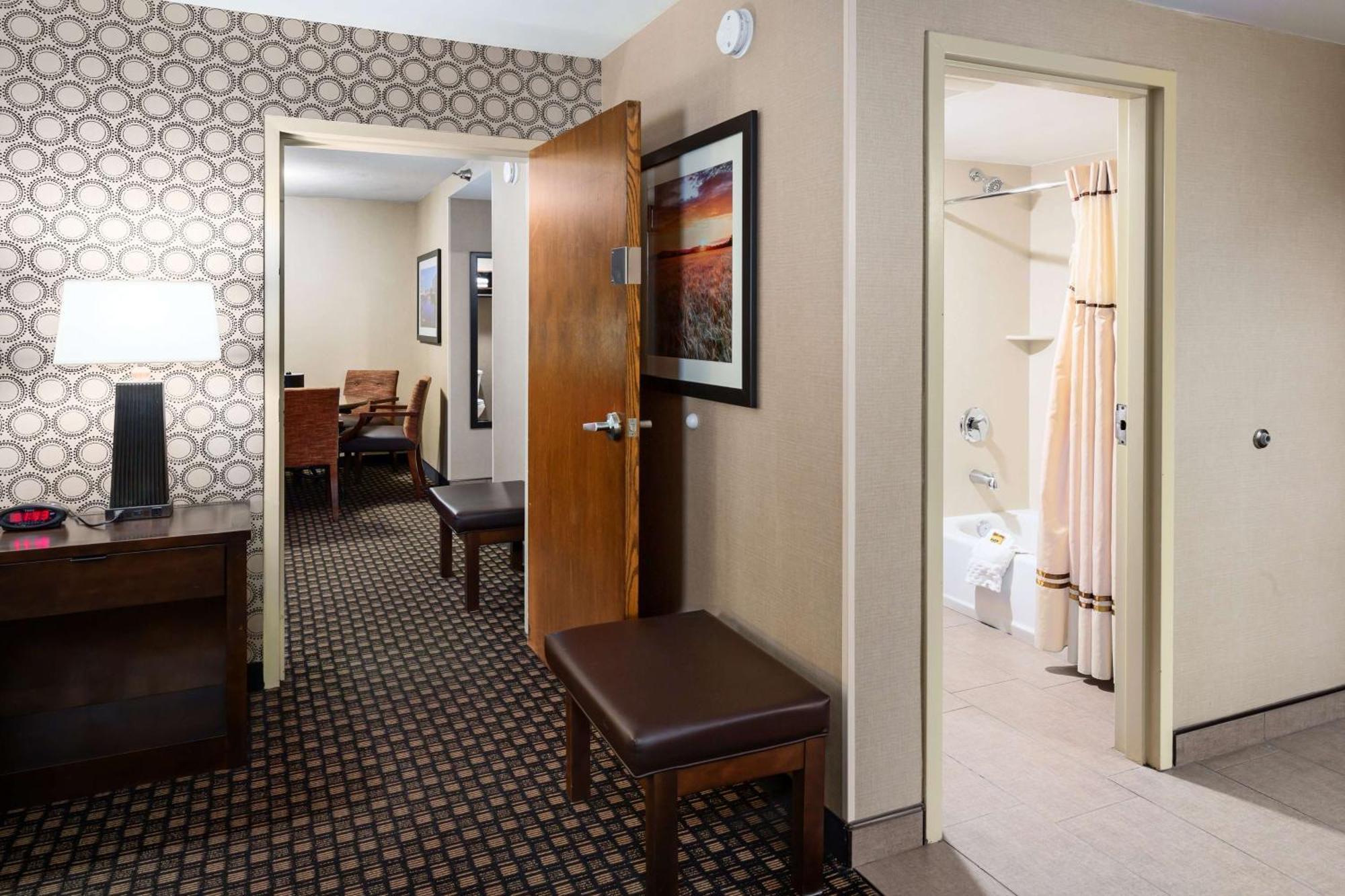 Best Western Plus Ramkota Hotel Sioux Falls Exterior photo
