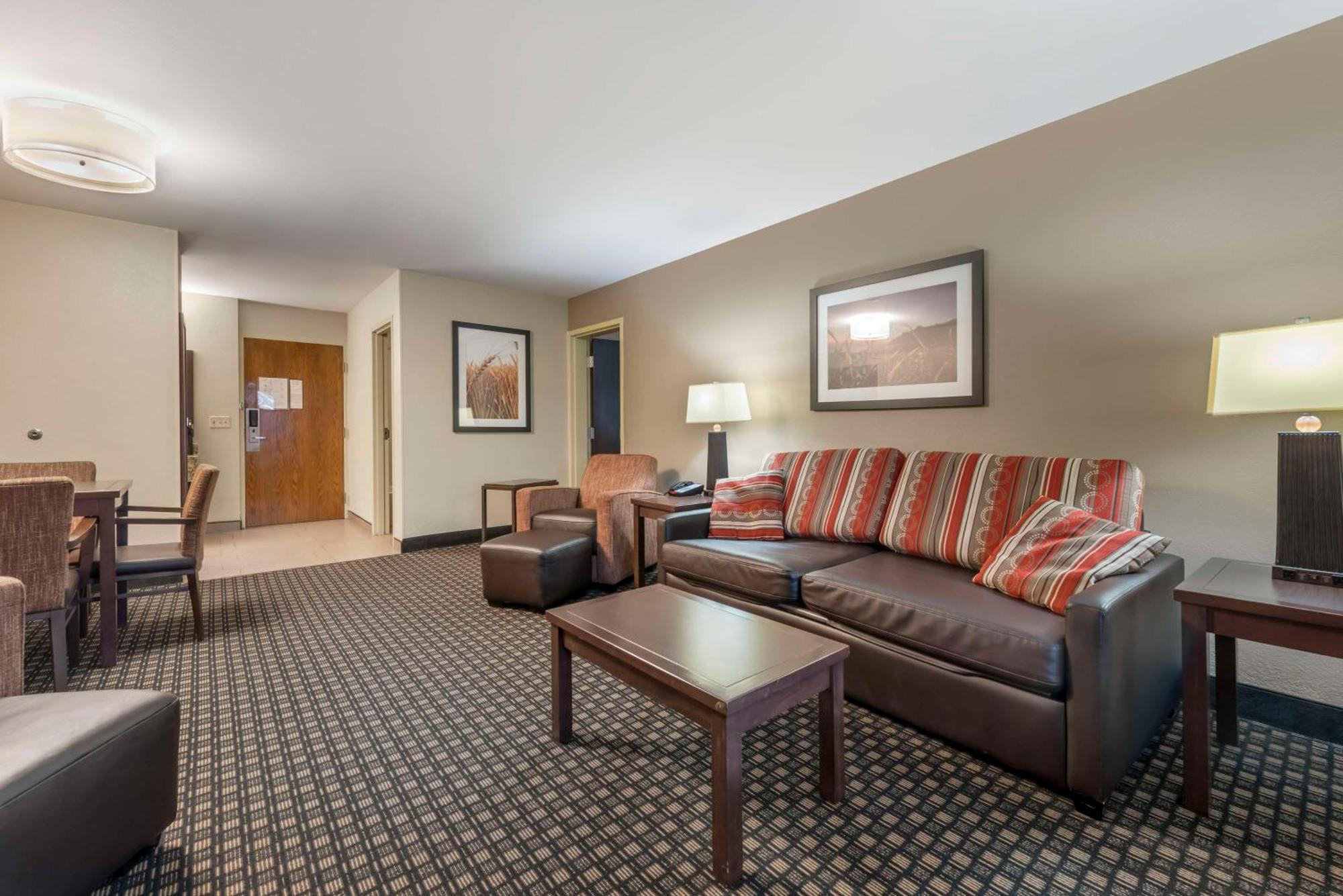 Best Western Plus Ramkota Hotel Sioux Falls Exterior photo