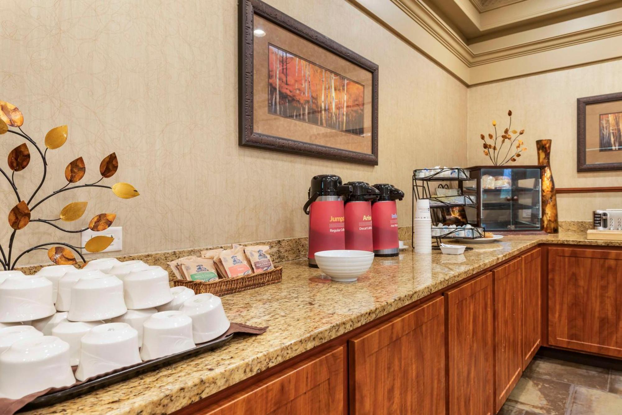 Best Western Plus Ramkota Hotel Sioux Falls Exterior photo